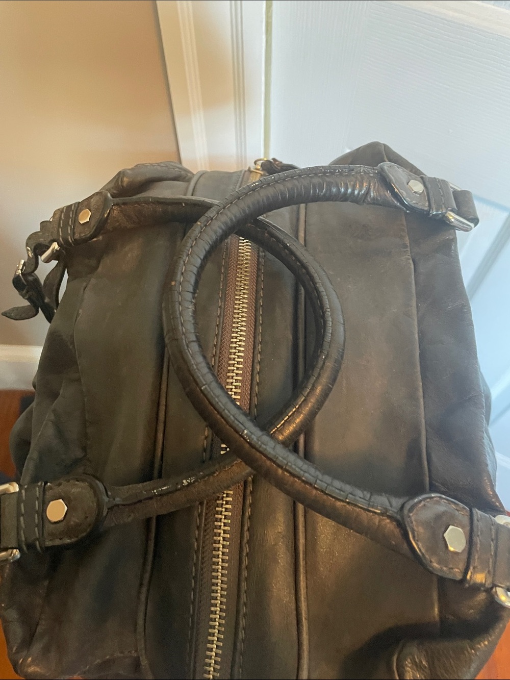 Marc by Marc Jacob’s Dr .Groovee shoulder bag with Metal ID tag - Picture 9 of 16